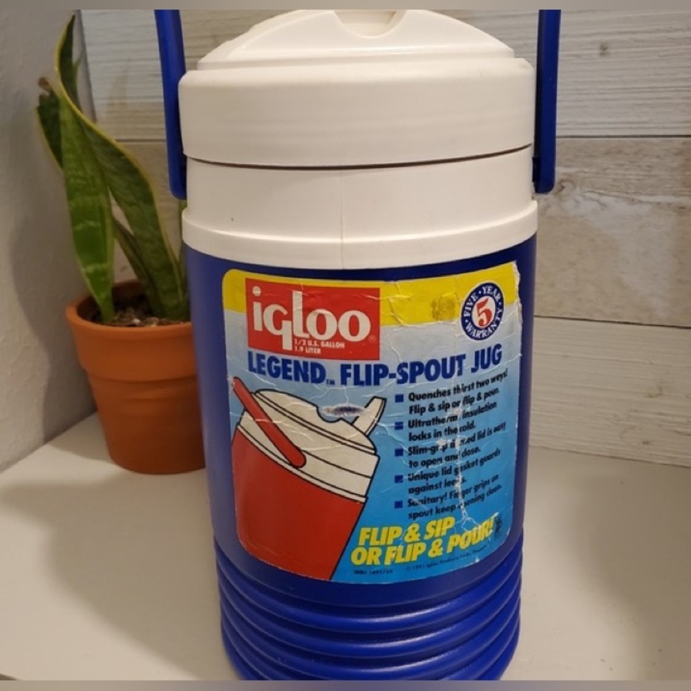Vintage Blue & White Igloo 1/2 gallon water jug cooler 1991 90’s